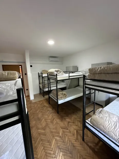 Slika 5 - zemunska bb,  Kuća za izdavanje, 380m2, 120€